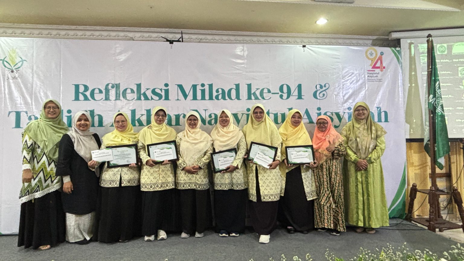 PENGHARGAAN PEREMPUAN TANGGUH BIDANG EKONOMI NASYIATUL AISYIYAH 2025